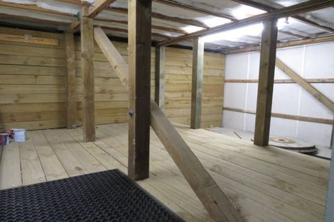 Photo of property in 17 Worthington Place, West Harbour, Auckland, 0618