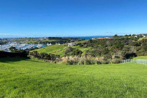 Photo of property in 127 Roberts Road, Matakatia, Whangaparaoa, 0930