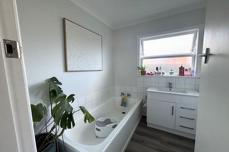 Photo of property in 2 Selwyn Street, Levin, 5510