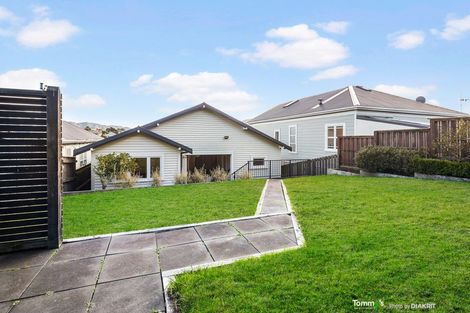Photo of property in 74 Northland Road, Northland, Wellington, 6012
