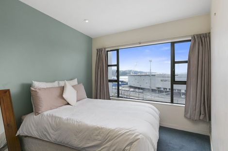 Photo of property in Endeavour Apartments, 2/125 Thorndon Quay, Pipitea, Wellington, 6011