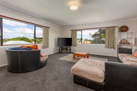 Photo of property in 11 Howden Street, Waiuku, 2123