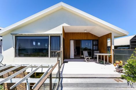 Photo of property in 10 Roy Terrace, Moturoa, New Plymouth, 4310