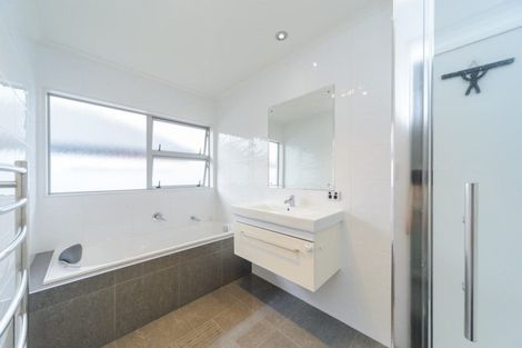 Photo of property in 20 Rosalie Terrace, Kelvin Grove, Palmerston North, 4414