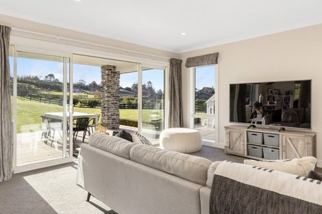 Photo of property in 7 Lochinvar Lane, Acacia Bay, Taupo, 3385