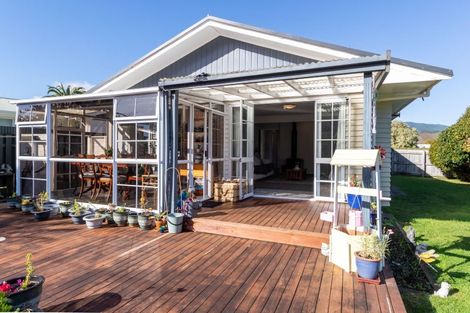 Photo of property in 94 Pasadena Crescent, Totara Park, Upper Hutt, 5018