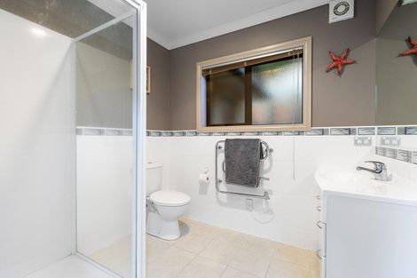 Photo of property in 11 Hillford Place, Welcome Bay, Tauranga, 3175