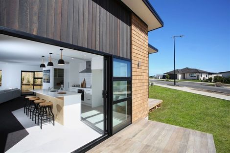 Photo of property in 2 Okoreka Road, Glenbrook, 2681