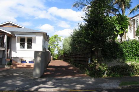 Photo of property in 27a Saltburn Road, Milford, Auckland, 0620