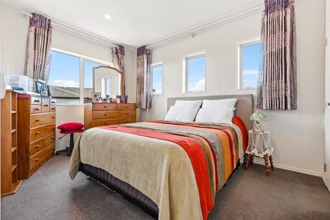 Photo of property in 75 San Valentino Drive, Henderson, Auckland, 0612