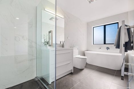 Photo of property in 14 Rathmullen Place, Pinehill, Auckland, 0632