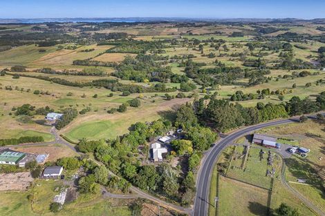 Photo of property in 1688 South Head Road, South Head, Helensville, 0874