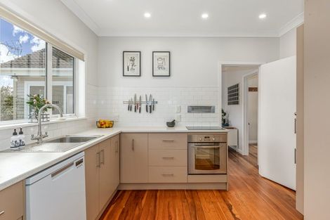 Photo of property in 3 Bell Street, Tawa, Wellington, 5028