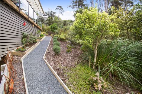 Photo of property in 4 Mccahon Place, Titirangi, Auckland, 0604