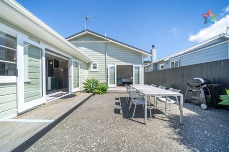 Photo of property in 10 Palm Avenue, Lyall Bay, Wellington, 6022