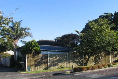 Photo of property in 1/74 Hogans Road, Glenfield, Auckland, 0629