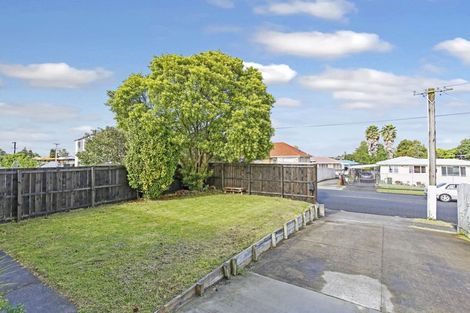Photo of property in 52 Churchill Avenue, Manurewa, Auckland, 2102