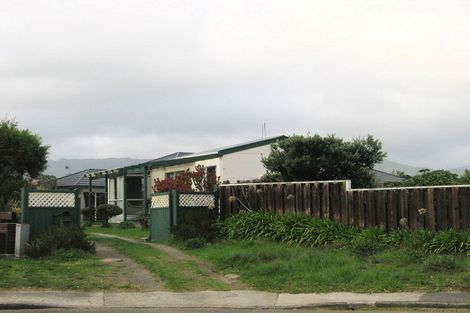 Photo of property in 18 Fenside Street, Waikanae Beach, Waikanae, 5036