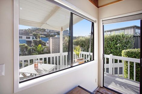 Photo of property in 21 Du Fresne Place, Russell, 0202