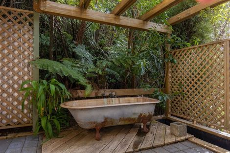 Photo of property in 21 Amelia Crescent, Waikawa, Picton, 7220