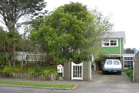 Photo of property in 11 Longview Drive, Merrilands, New Plymouth, 4312