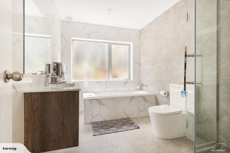 Photo of property in 32 Valhalla Drive, Beach Haven, Auckland, 0626