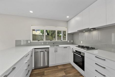 Photo of property in 27 Calypso Way, Unsworth Heights, Auckland, 0632