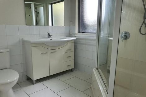 Photo of property in 18 Totaravale Drive, Totara Vale, Auckland, 0629