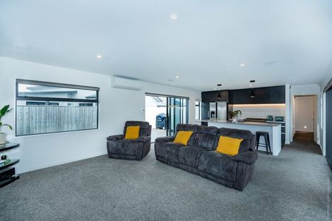 Photo of property in 14 Blue Gum Place, New Brighton, Christchurch, 8083
