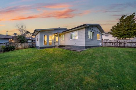 Photo of property in 5 Edelweiss Grove, Timberlea, Upper Hutt, 5018