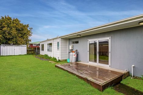 Photo of property in 1/17a Tawa Road, Te Atatu Peninsula, Auckland, 0610