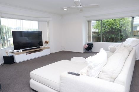 Photo of property in 11 Crown Hill, Paraparaumu, 5032