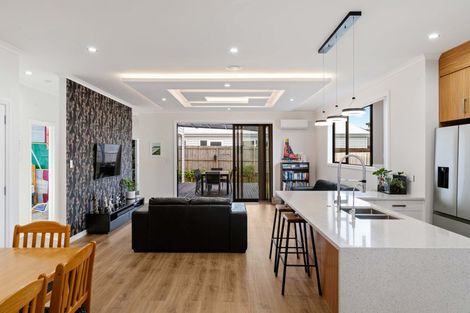 Photo of property in 4 Poutawa Lane, Clarks Beach, 2122