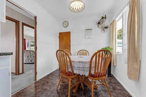 Photo of property in 71 Beach Road, Te Atatu Peninsula, Auckland, 0610