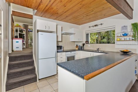 Photo of property in 20 Kallista Place, Browns Bay, Auckland, 0630
