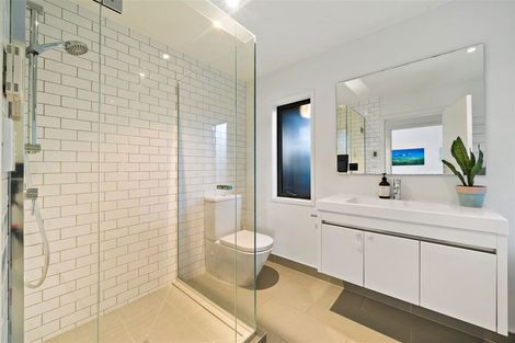 Photo of property in 12b Chapman Road, Te Atatu Peninsula, Auckland, 0610