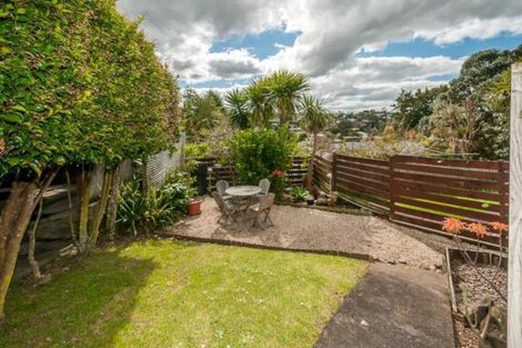 Photo of property in 2/2 Ellice Road, Totara Vale, Auckland, 0629