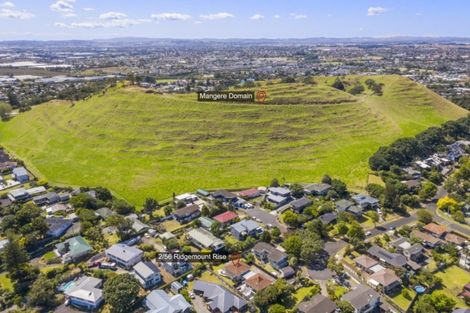 Photo of property in 2/56 Ridgemount Rise, Mangere Bridge, Auckland, 2022