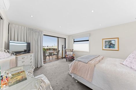 Photo of property in 252 Courtenay Street, Strandon, New Plymouth, 4312