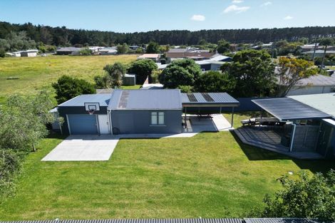 Photo of property in 62 Nash Parade, Foxton Beach, Foxton, 4815