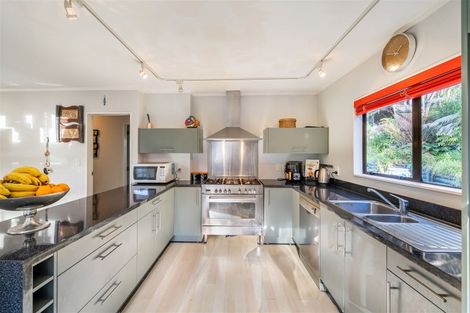 Photo of property in 32 Elmslie Road, Pinehaven, Upper Hutt, 5019