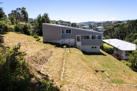 Photo of property in 37 Spenmoor Street, Newlands, Wellington, 6037