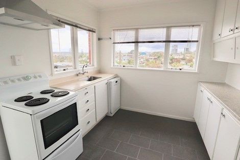 Photo of property in 1/6 Hart Road, Hauraki, Auckland, 0622
