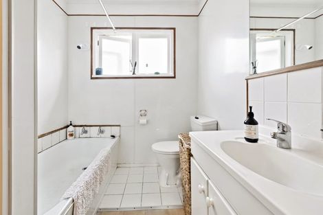 Photo of property in 2/95a Freyberg Street, Lyall Bay, Wellington, 6022