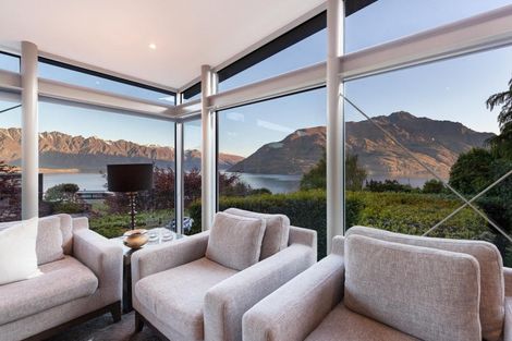 Photo of property in 6 Whitbourn Place, Fernhill, Queenstown, 9300