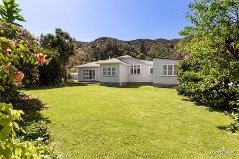 Photo of property in 38 Norton Park Avenue, Fairfield, Lower Hutt, 5011