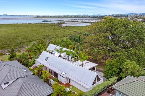 Photo of property in 25 Oakpark Place, West Harbour, Auckland, 0618