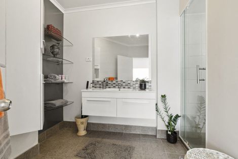 Photo of property in 3 Alf Walker Place, Papakura, 2110