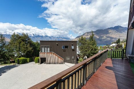 Photo of property in 40 Avalon Crescent, Fernhill, Queenstown, 9300