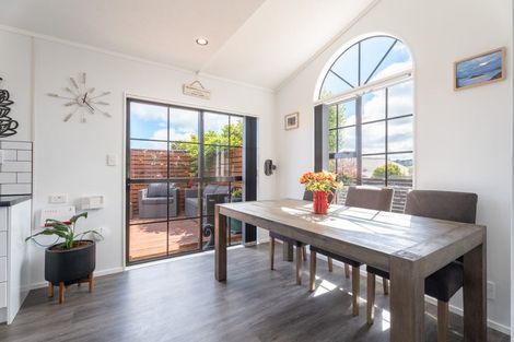 Photo of property in 15 Kentwood Drive, Woodridge, Wellington, 6037